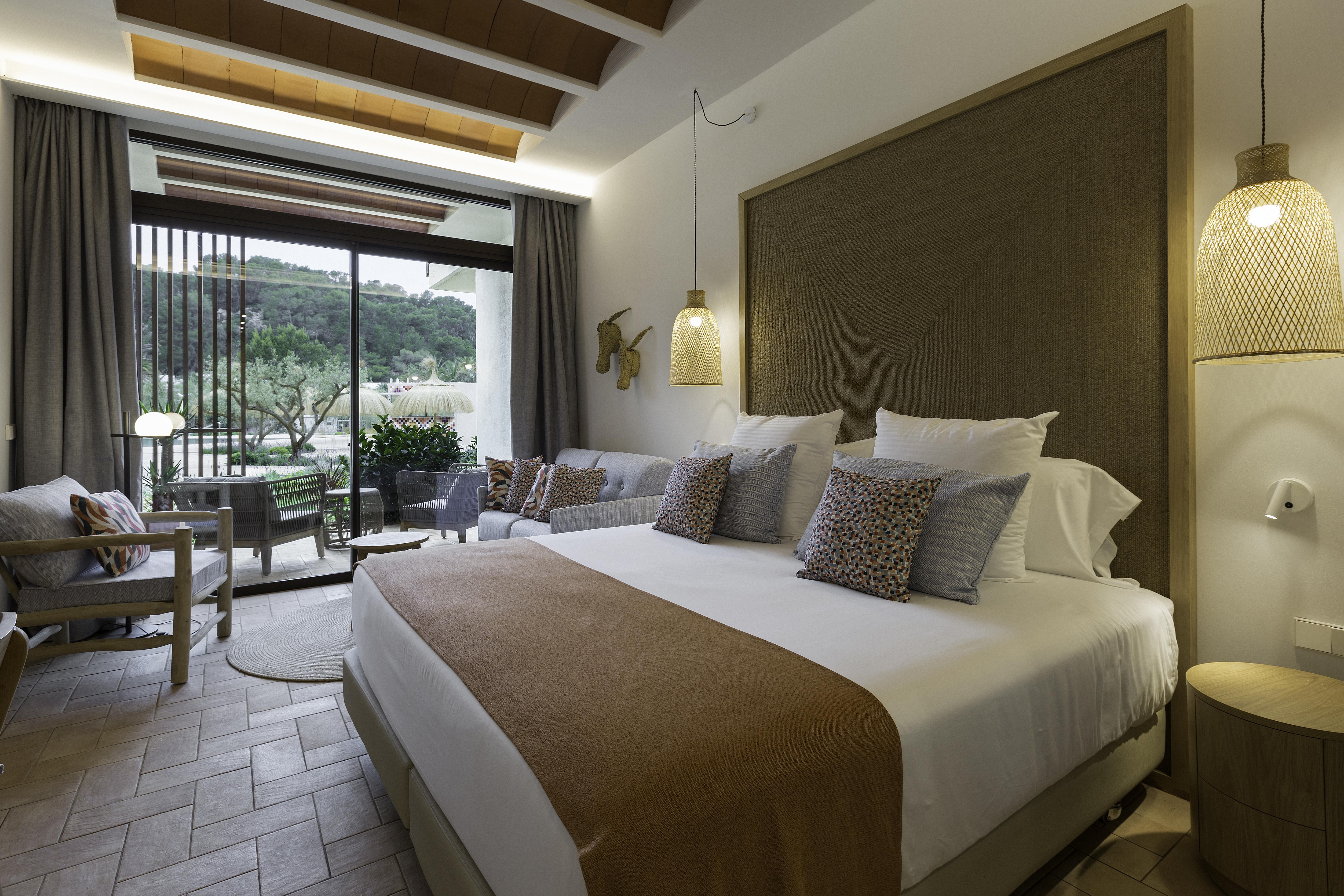 Cala San Miguel Ibiza Resort, Adults Only, Curio Collection By Hilton Port de Sant Miguel Exteriör bild Deluxe Room